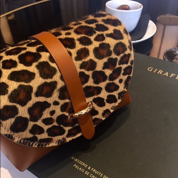 ❤️ Handbags - Fall Pretty . . 🍁🍂🌾 Born in Athens